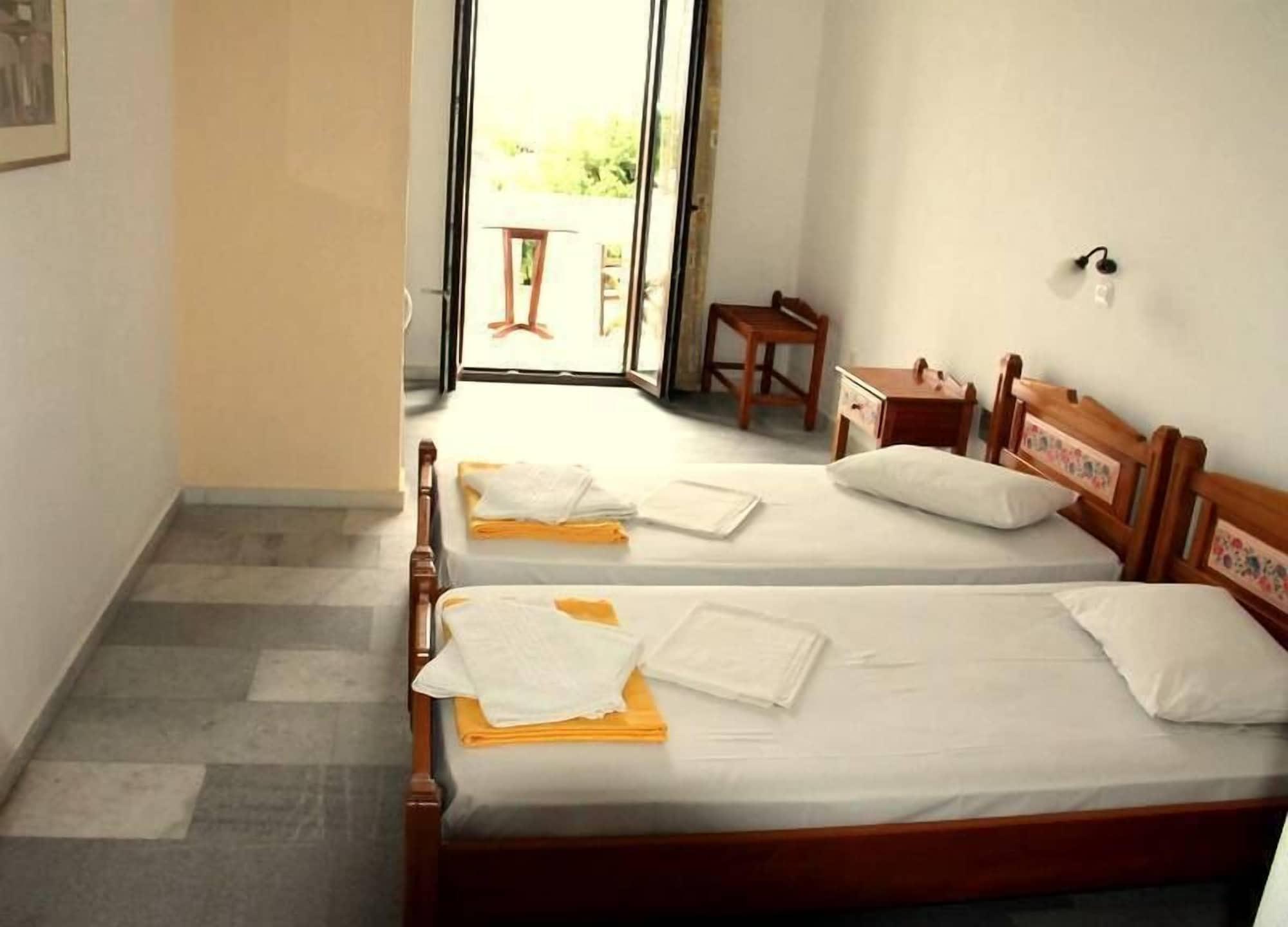 Fikas Hotel Naxos City Экстерьер фото